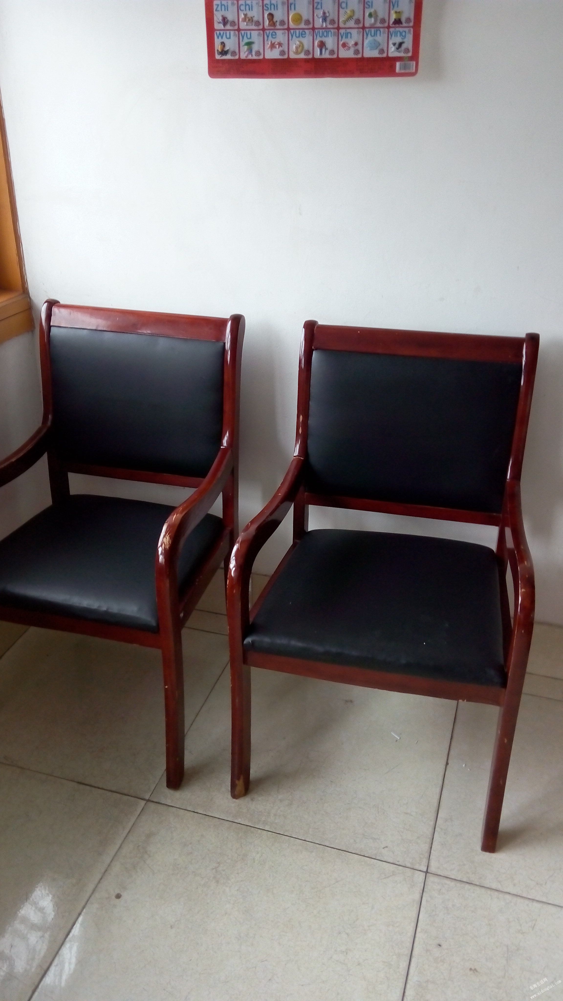 2把八成新的椅子出售