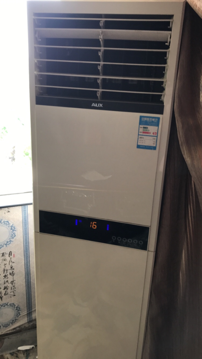 明圆国际大酒店结业一批奥克斯空调在水晶公园拍卖,价格便宜,有需要